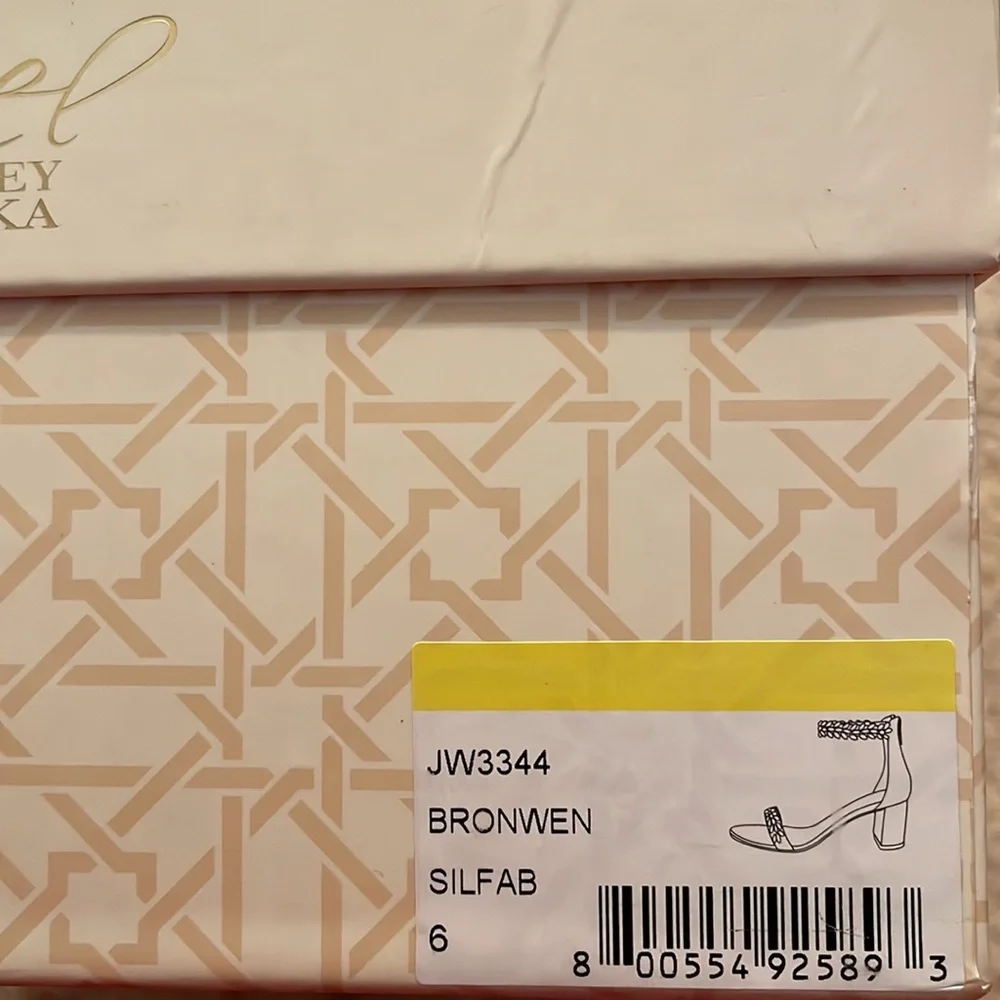 Badgley Mischka Jewel collection silver block heel - Picture 8 of 8